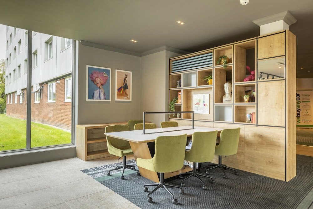 Фото Holiday Inn Basildon