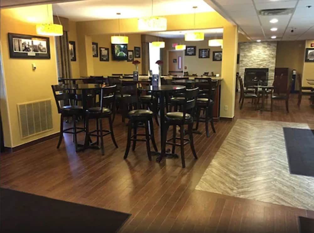 Фото A Victory Hotel & Suites