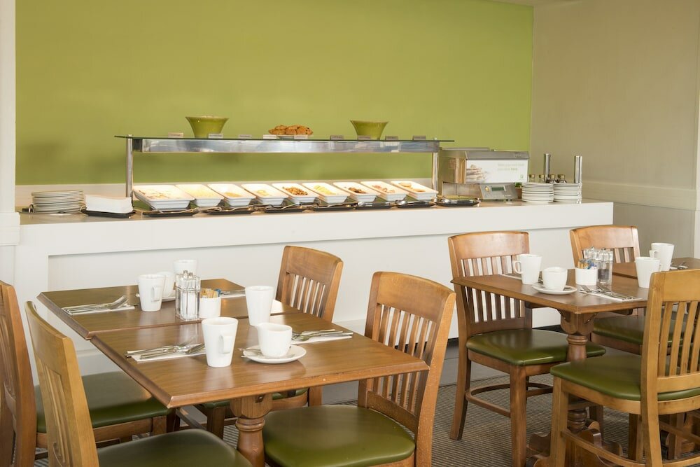 Фото Holiday Inn Basildon