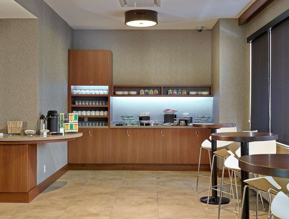 Фото DoubleTree by Hilton Hotel & Conference Centre Regina