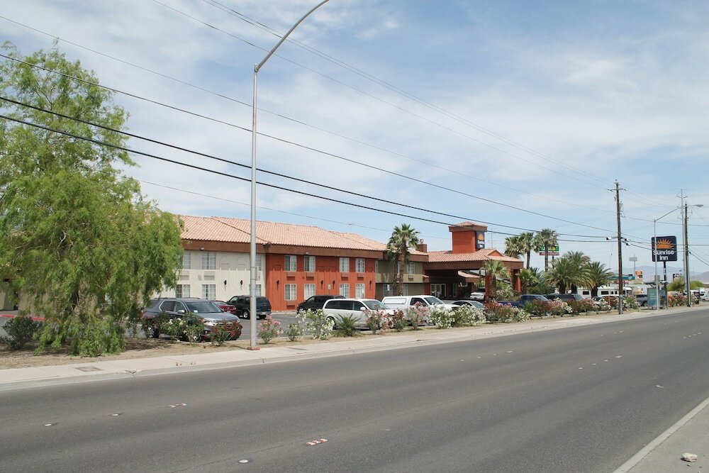 Фото Sunrise Inn Hotel