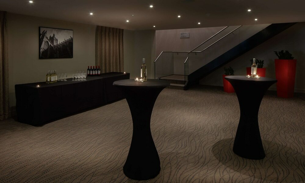 Фото DoubleTree by Hilton Bristol City Centre