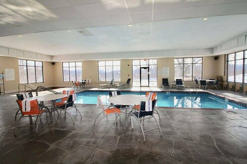 Гостиница Days Inn & Suites by Wyndham Onalaska/La Crosse