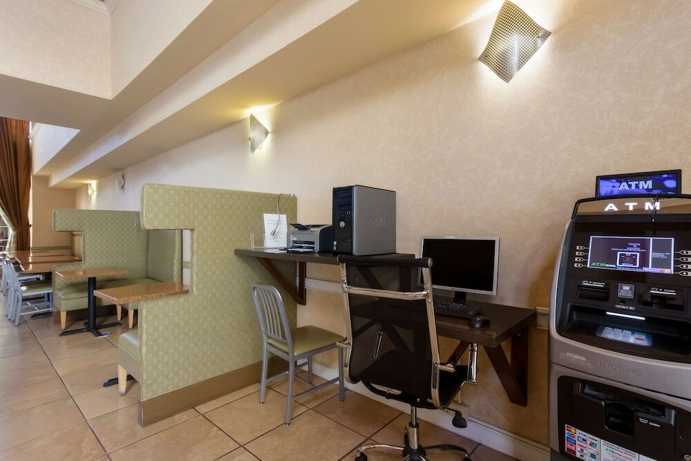 Фото SureStay Plus Hotel by Best Western Tempe University