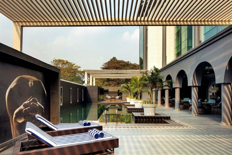 Гостиница Radisson Blu Atria Bengaluru в Бангалоре