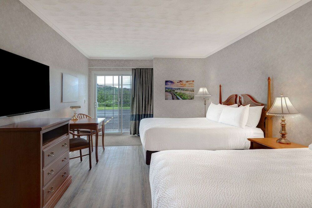 Фото Days Inn by Wyndham Edmundston