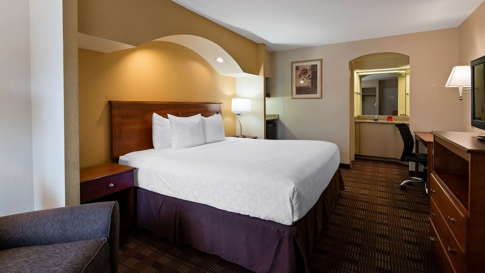 Фото SureStay Hotel by Best Western East Brunswick