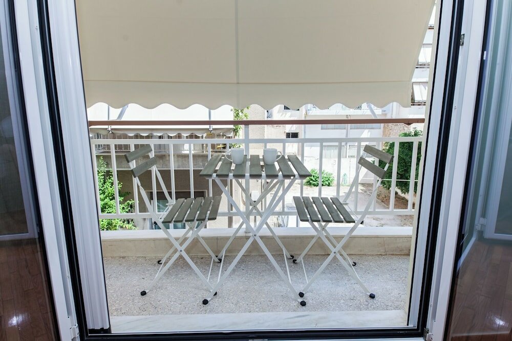 Фото Modern Greek Living Apt in Dafni Athens