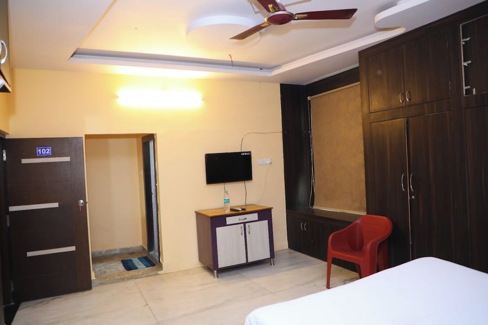 Фото IROOMZ Peaceful Stay Villa