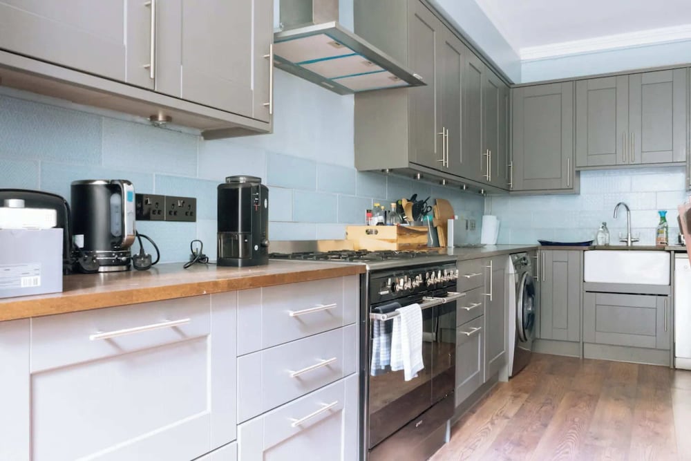 Фото Spacious & Welcoming 2bd Flat - Edinburgh