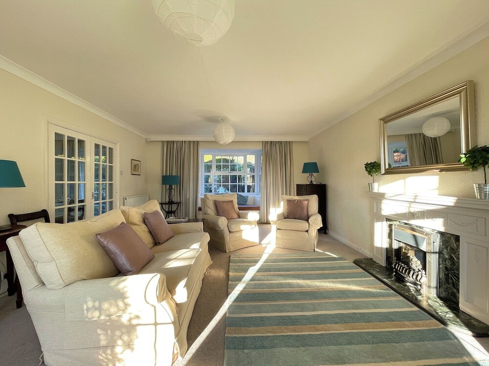 Фото Spacious 4 Bedroom House with Garden