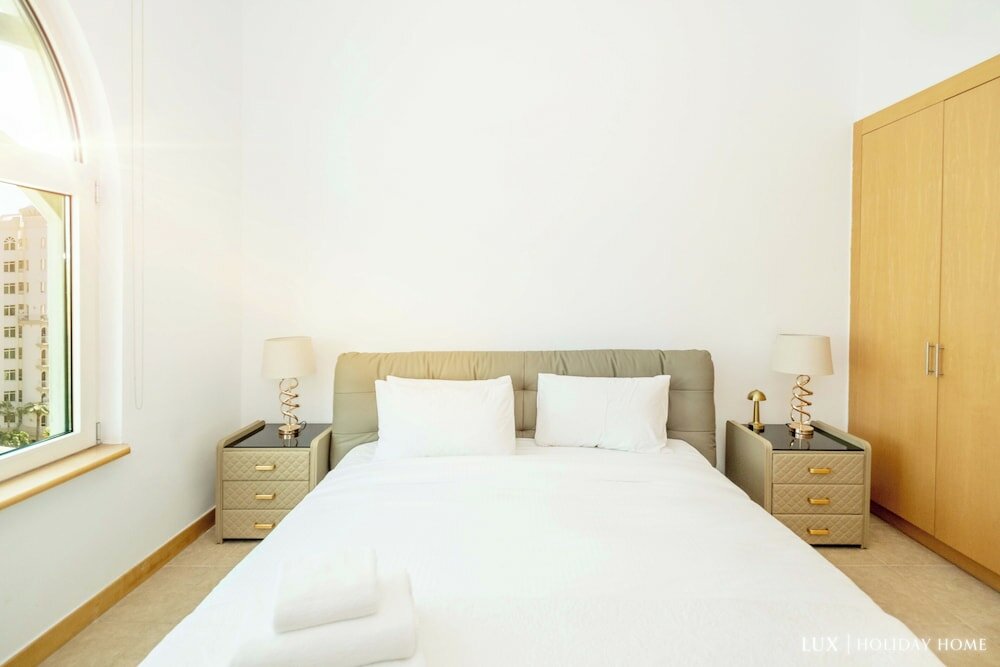 Фото Lux The Shoreline Penthouse Suite