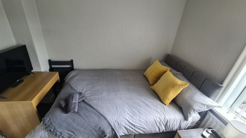 Фото Ravenhill Town house Belfast