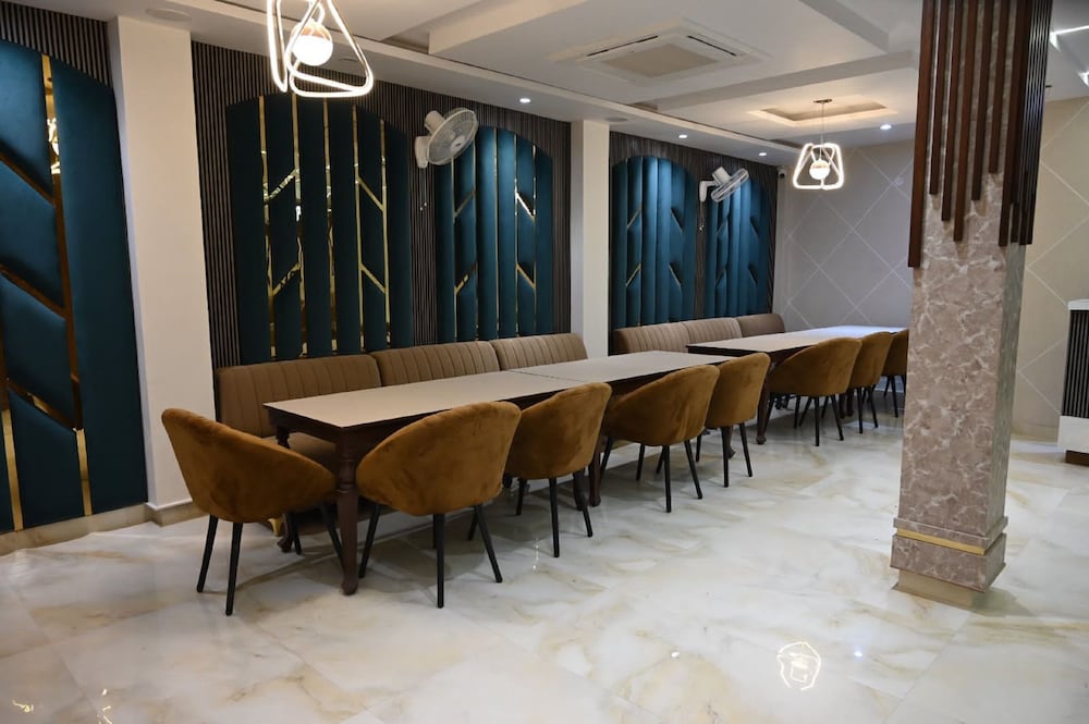 Фото Hotel The Posh