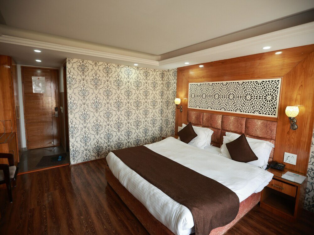 Фото Hotel The Montreal Near by Dal Lake