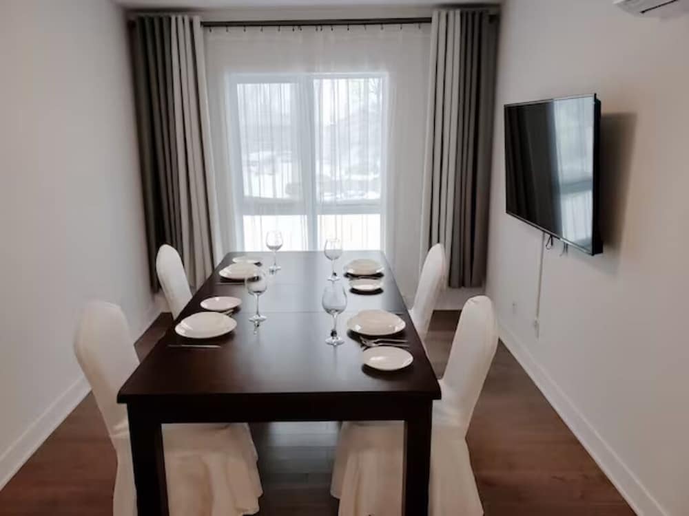 Фото 2001 AV. Beaconsfield