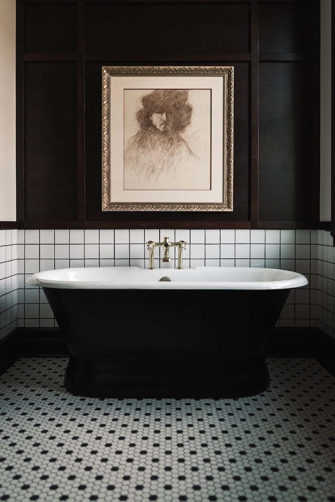 Фото The Avery Hotel