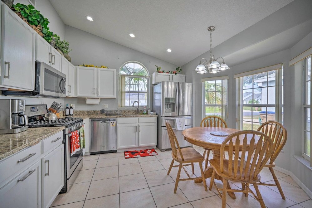 Фото Bright Kissimmee Getaway ~ 8 Mi to Disney!