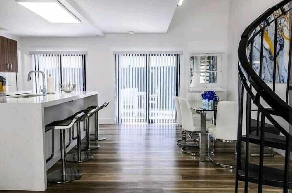 Фото Townhouse Coconut Grove - Miami