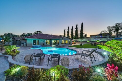 Гостиница Luxury Bonita Family Home w Private Pool & SPA в Чула-Виста
