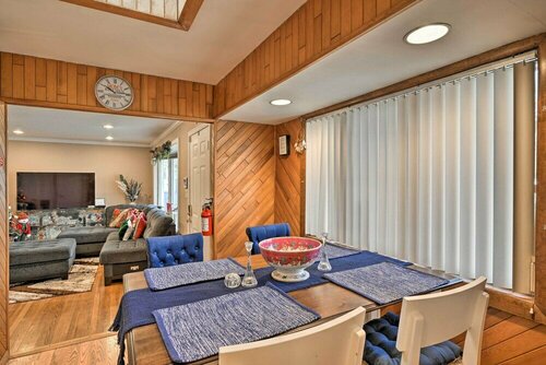 Гостиница Quiet Commack Cottage w Pool, 8 Mi to Beach! в Коммаке