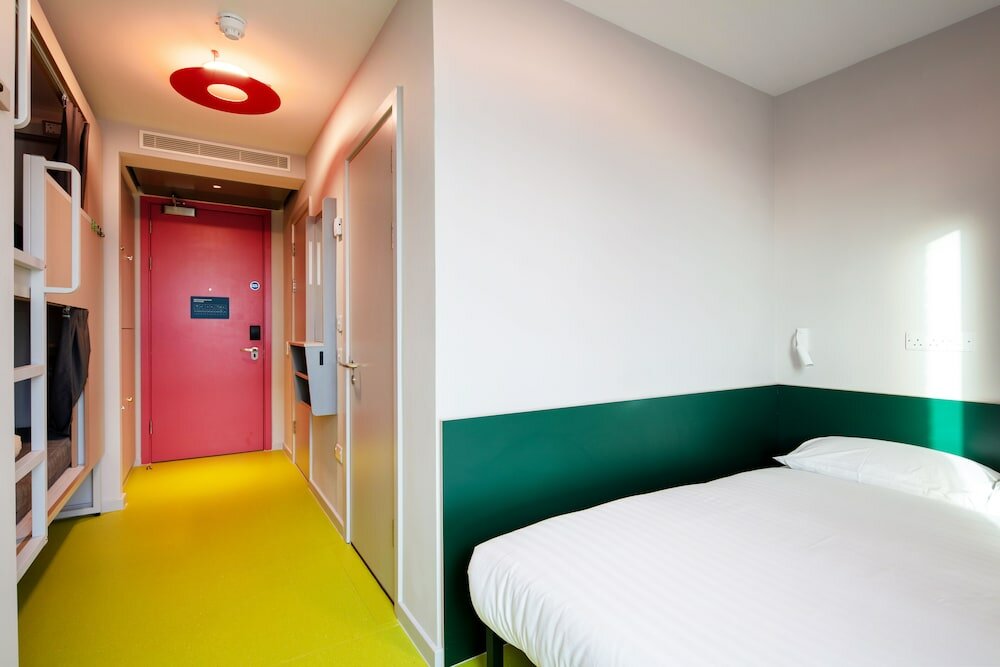 Фото Clink i Lár