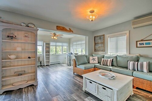 Гостиница Deluxe Waterford Home w Views, Outdoor Bar & More