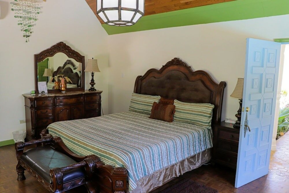 Фото Seven Palms Villa