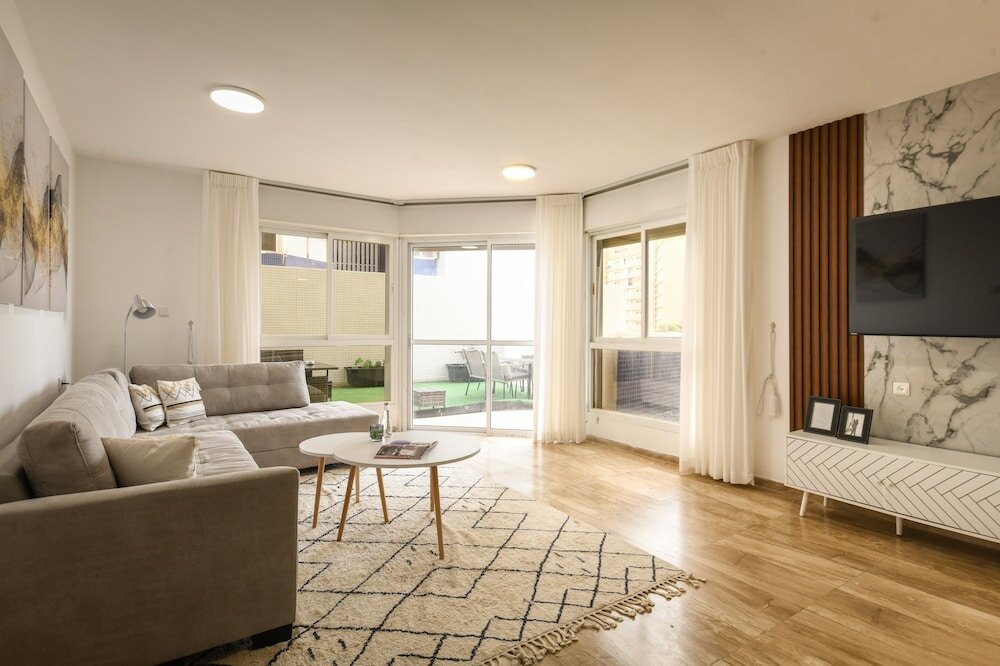 Фото 4br Seaview Apt Private Balcony &Parking