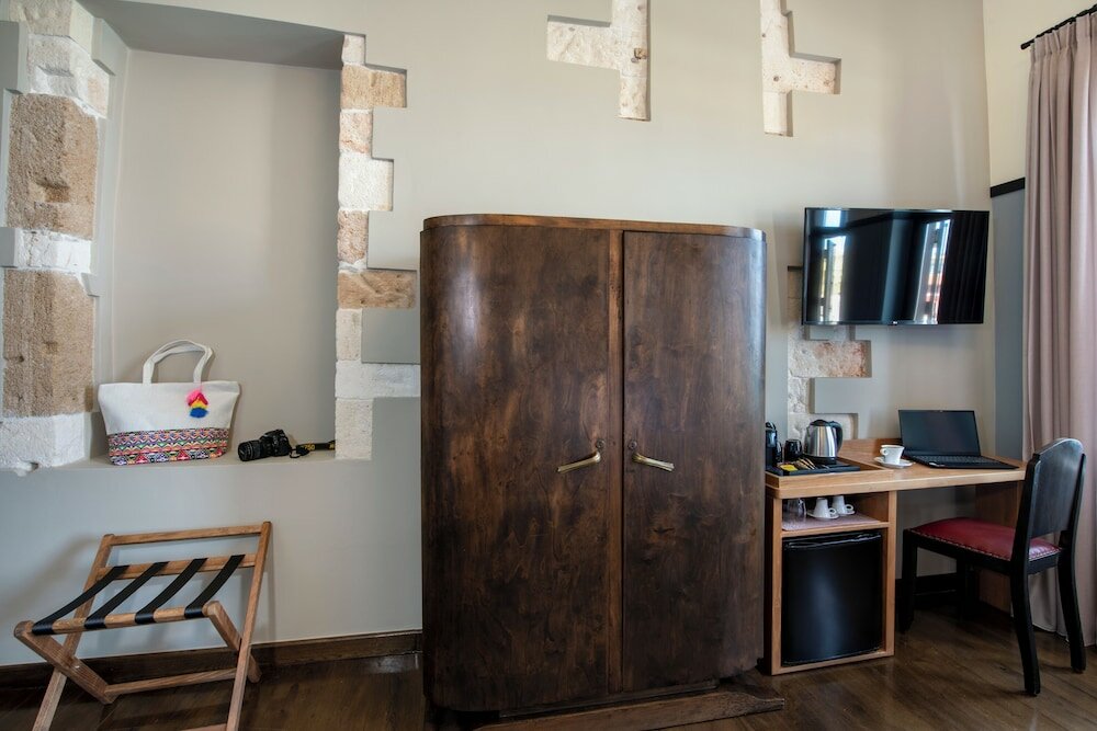 Фото Mosaic Venetian Harbour Suites