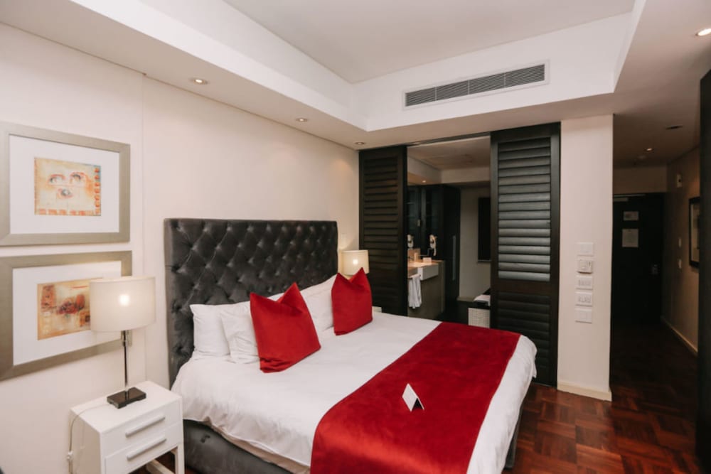 Фото Mandela Rhodes Place Hotel