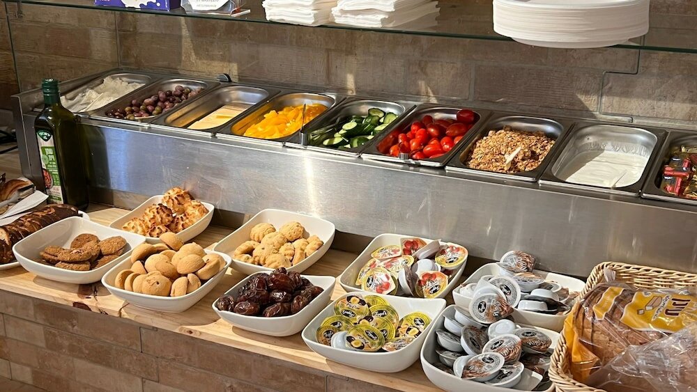 Фото The Colony Hotel