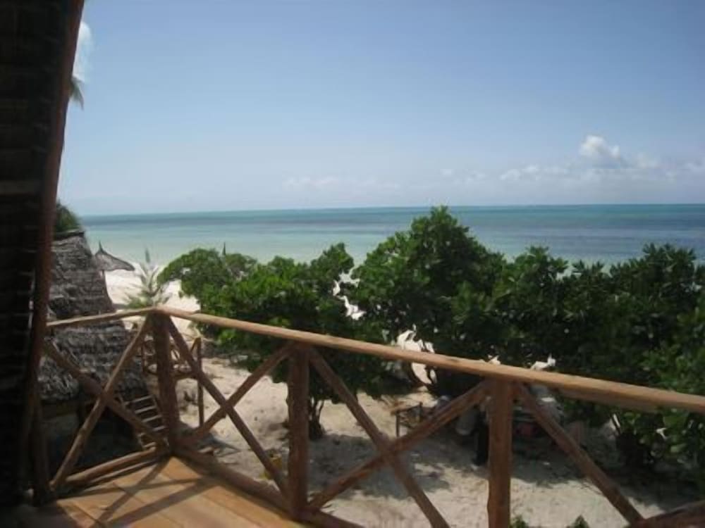 Фото Pakachi Beach Resort & Hotel