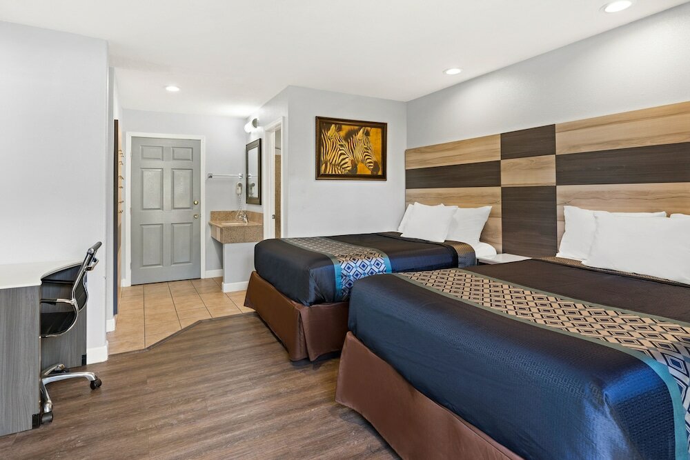 Фото Bay Breeze Inn