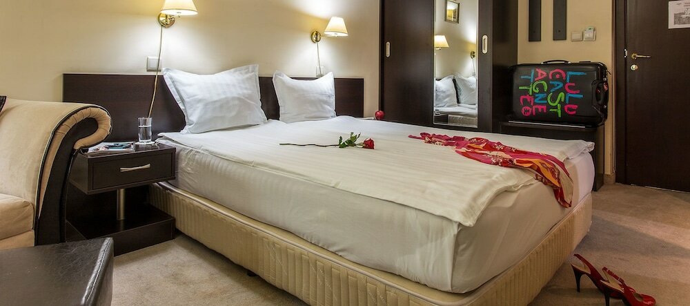 Фото Art Plaza Hotel