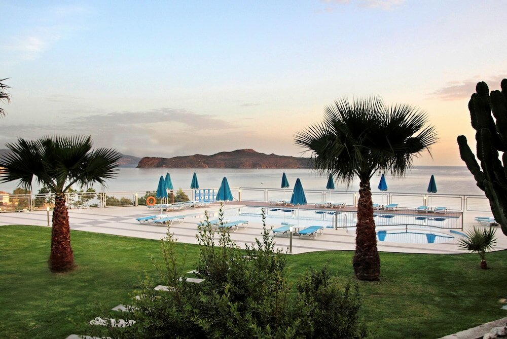 Фото Renieris Hotel