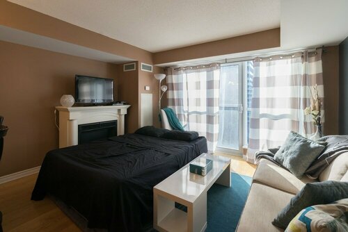 Гостиница Applewood Suites - 1 Br Wellington West в Торонто