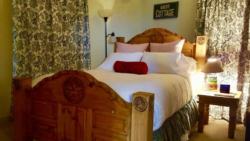 Фото The Old Liberty Schoolhouse