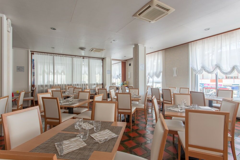 Фото Hotel Esplanade