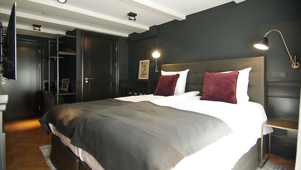 Фото The Bolster