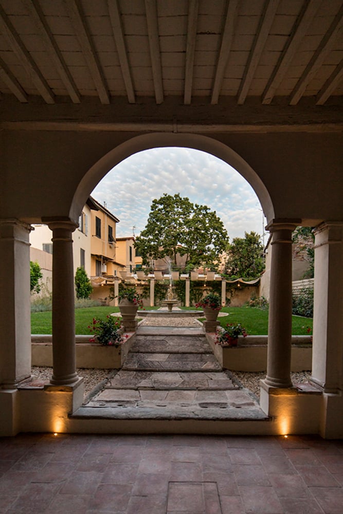 Фото Lucus Exclusive B&b