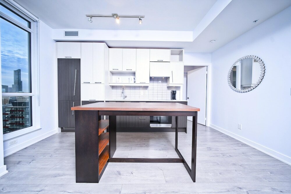 Фото Grand Royal Condos- Downtown