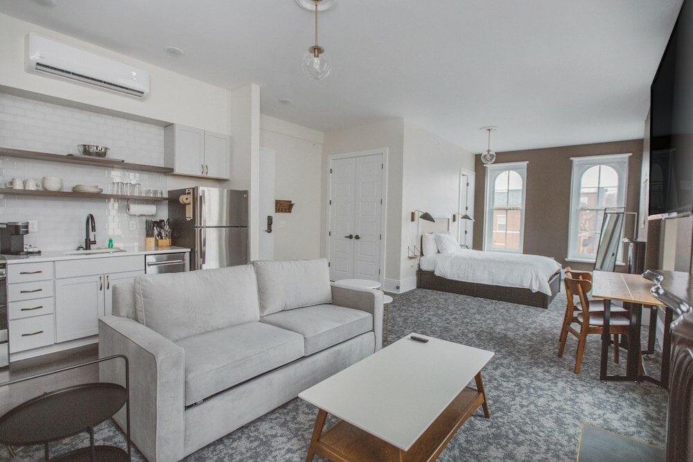 Фото Hancock House