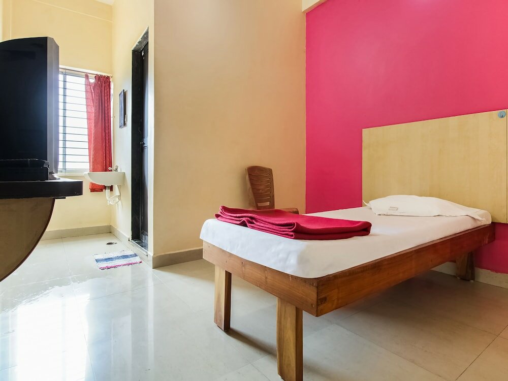 Фото Spot On 49517 Hotel Hoysala Deluxe Lodging & Restaurant