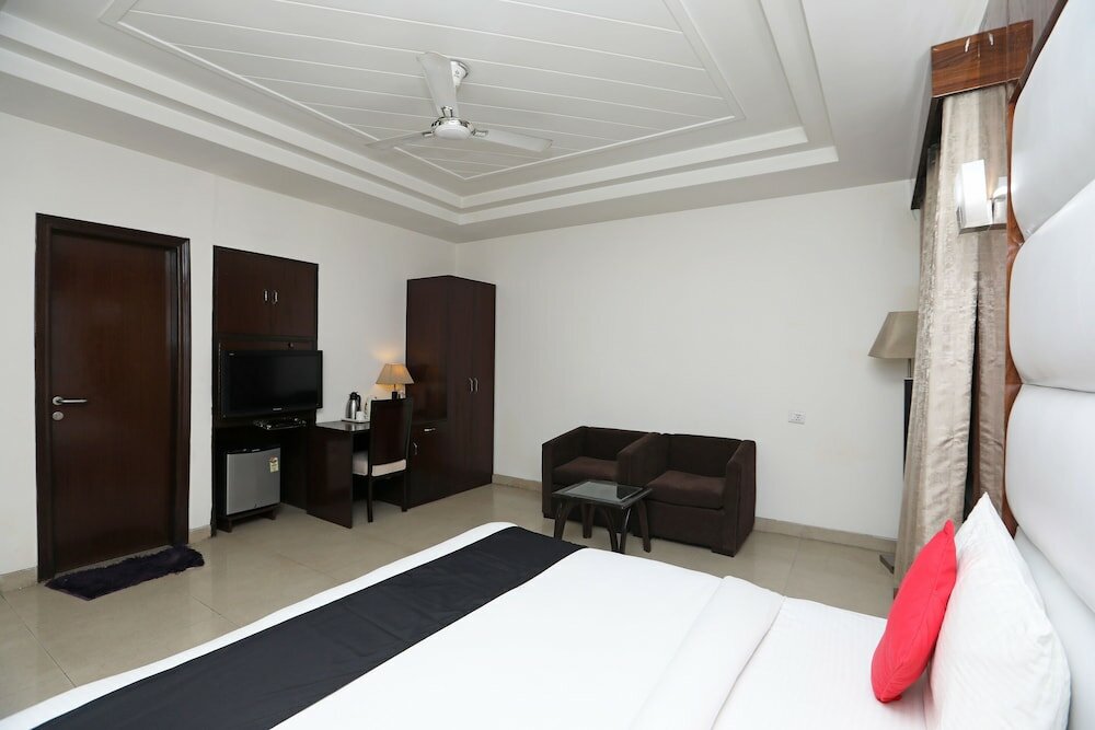 Фото Capital O 445 Impress Hotel