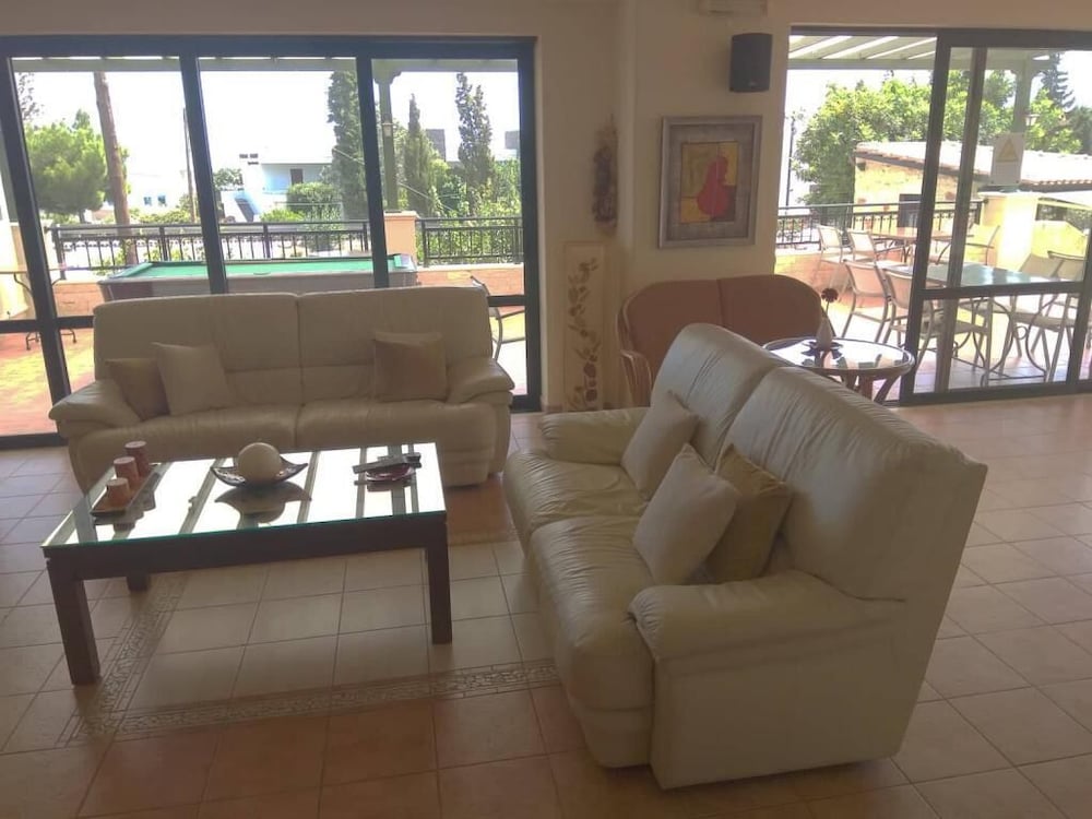 Фото Dionysos Apartments & Studios