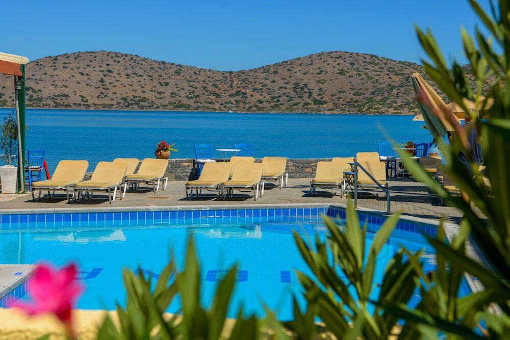 Фото Hiona Apartments