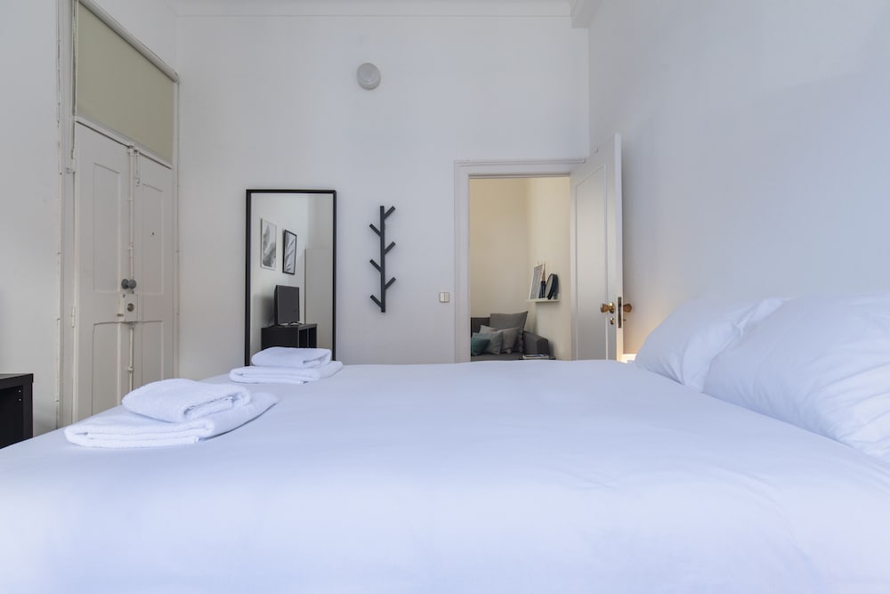 Фото Sunny & Quiet Lisbon Apartment