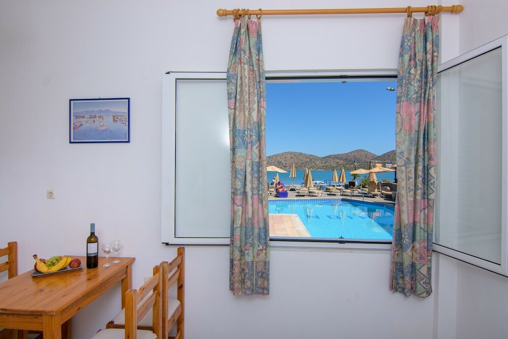 Фото Hiona Apartments