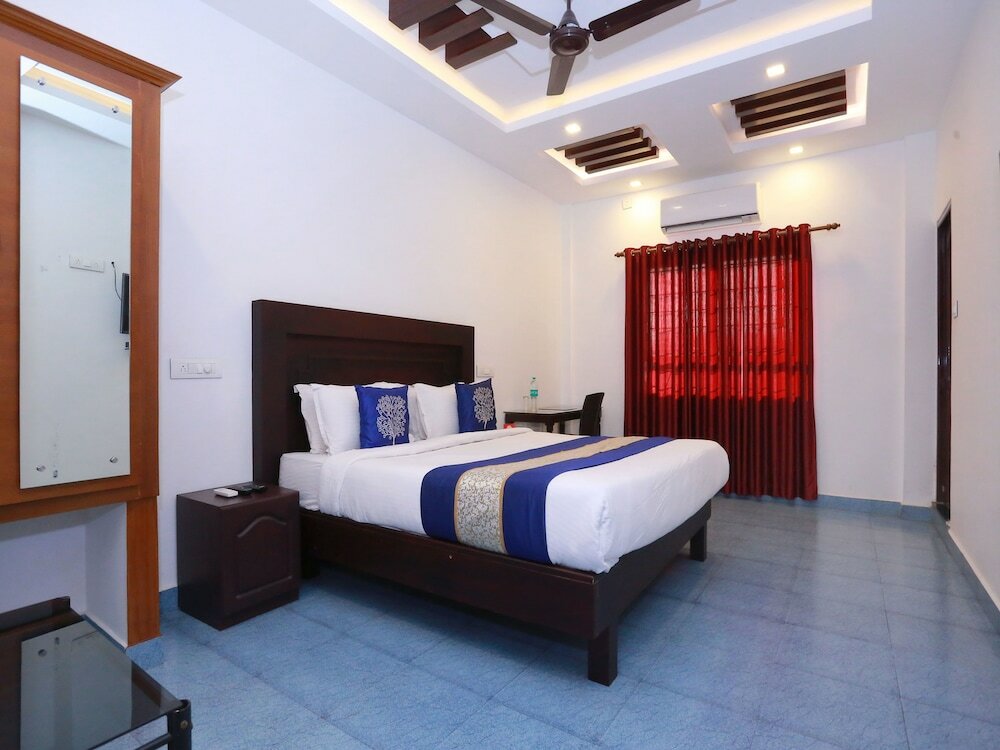 Фото Oyo 8964 Malabar Plaza Hotel